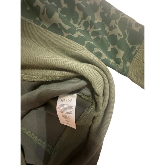 🪖 Cabi Green Camo Print Zip Hoodie - Size S | Cozy & Stylish Streetwear - Picture 9 of 11